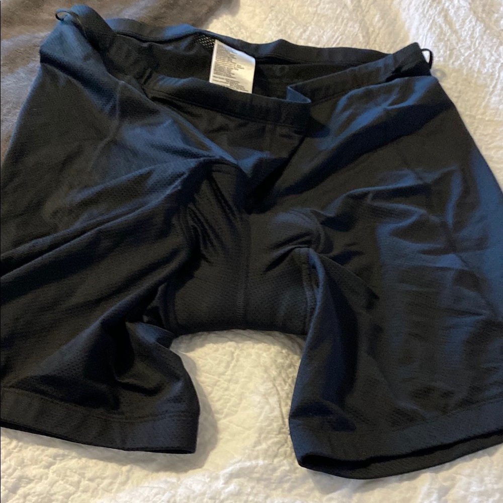 Men’s black biking short padded.